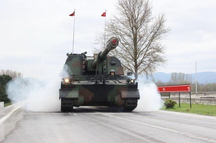 <p>Obüsteki muharebe sistemleri Fırtına Atış Kontrol Sisteminin hesapladığı atış komutlarını alma ve gönderme yeteneğine sahiptir...</p>