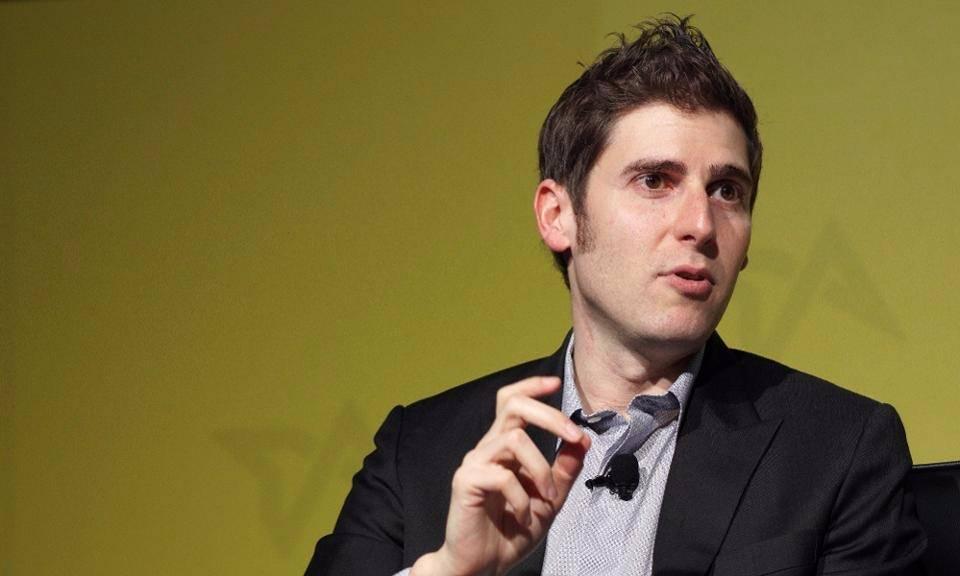 <p>Medyada adının duyulması ise Mark Zuckerberg'i dava etmesine borçlu. Zuckerberg iş mahkemeye gitmeden anlaşıp Saverin'in kurucu ortak statüsünü yasal zeminde kabul etmek zorunda kaldı.</p>

<p> </p>
