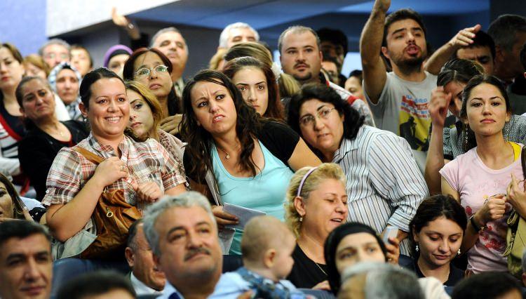 <p>Kamuya eleman alımına ilişkin devam eden işlemler, aynı şekilde sürecek. Müezzinoğlu'nun, kamunun uyguladığı tasarruf tedbirleri çerçevesinde böyle bir açıklama yaptığı öğrenildi.</p>
