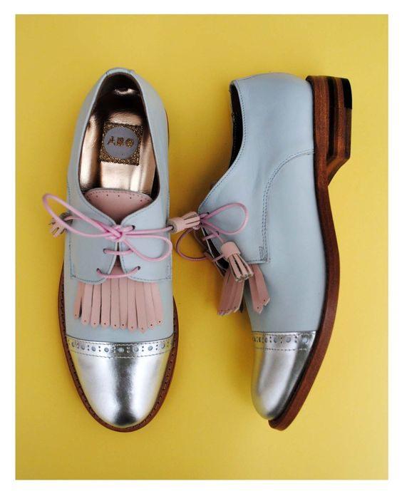 <p>Maskülen giyim tarzı denildiği zaman akla ilk gelen ayakkbılar Oxford modeldir.</p>
