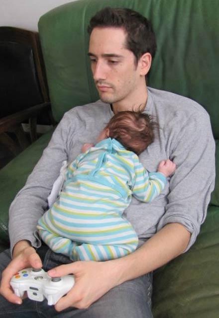 <p>Fakat bebekleri doğduktan sonra anne ve baba olmanın o kadar da kolay olmadığını anlarlar.</p>
