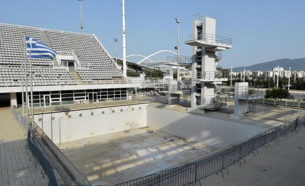 <p>2004 yılında Yunanistan'da düzenlenen olimpiyat oyunları için yapılan tesislerin şimdiki hali görenleri şaşkına çeviriyor. 9 milyar euro harcanan tesisler artık kullanılamaz halde.</p>