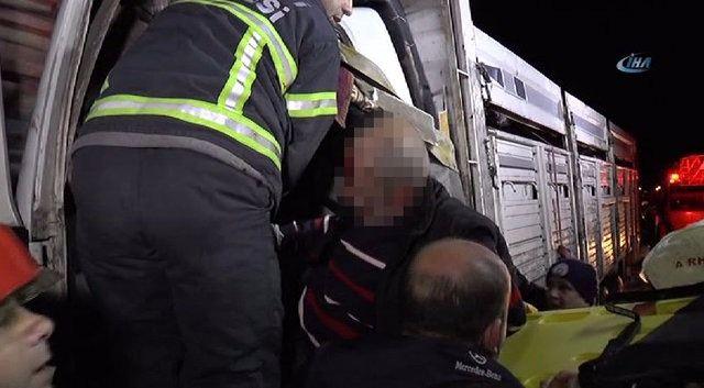 <p>Ambulansa alınan sürücü olay yerinde ilk müdahalenin ardından Kocaeli Umuttepe Eğitim ve Araştırma Hastanesi'ne kaldırıldı.</p>
<p> </p>