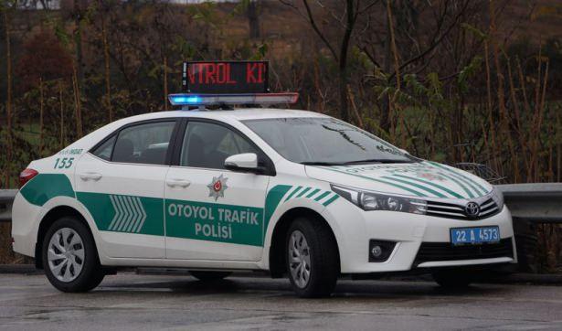 <p>Trafik polislerinin hizmetine verilen 260 Corolla, Emniyet Genel Müdürlüğüne geçen ay teslim edildi.Türkiye'de üretilip satışa sunulan 11. nesil Corolla'nın, teknolojik üstünlüğünün yanı sıra Amerikan Ulusal Otoyol Trafik Güvenliği İdaresi'nin (NHTSA) yaptığı ayrıntılı genel güvenlik değerlendirmesi sonucunda en yüksek puan olan 5 yıldız aldığı bildirildi.</p>