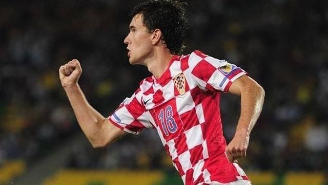 <p><strong>İvan Lendric (Zelezniçar)</strong></p>
<p>Bosna Hersek ekibi Zeljeznicar'ın formasını giyen 25 yaşındaki forvetin Galatasaray'a önerildiği ve Galatasaray scout ekibinin rapor hazırladığı kaydediliyor. 15 maçta 5 gol atan Lendric'in ismi masada...</p>