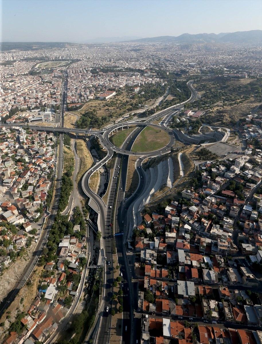 <p>Sabuncubeli Tüneli, sinyalizasyon çalışmalarının tamamlanmasının ardından kısa sürede hizmete açılacak. </p>

<p>İzmir'de son 10 yılda devreye alınan 3 tünel yolculara rahat ve konforlu bir seyahat imkanı sunuyor. Öte yandan kısa süre sonra ulaşıma açılacak Sabuncubeli Tüneli ve önceki yatırımlar, Türkiye'nin önemli üretim merkezlerinden İzmir'i ve çevresini ekonomik anlamda da gelişmesine katkı vermeye devam edecek. </p>
