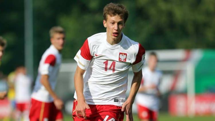 <p>KRYSTIAN BIELIK (YAŞ: 18) | Kulüp: Arsenal | Uyruk: Polonya | Position: Orta saha</p>
