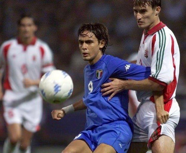 <p><strong>FILIPPO INZAGHI</strong><br />
<br />
3 Serie A, 2 Şampiyonlar Ligi, 3 İtalya Süper Kupası, 2 UEFA Süper Kupası ve 2007 Dünya Kulüpler Kupası... Inzaghi, bir 9 numara olarak neredeyse kazanabilecek tüm kupalarda payı olan bir isim. Milli takımla çıktığı 57 maçta 25 gol atan Inzaghi, 2006 yılında Dünya Kupası kazanan İtalya Milli Takımında da forma giymişti.</p>
<p> </p>
<p> </p>