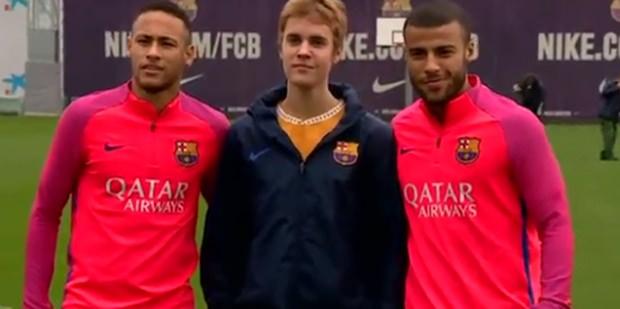 <p>Futbolu çok sevdiği bilinen Bieber, Barça yıldızlarını antrenman esnasında ziyaret etti.</p>
