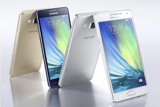 <p><strong>amsung Galaxy A8</strong><br />
<br />
Samsung`un bugüne kadar ki en ince akıllı telefonu olan Galaxy A8 5.9mm inceliğindedir. Telefonda 64-bit Snapdragon 615 işlemciye ve 2 GB RAM`e yer verilmiş. 5.7 inç`lik büyük AMOLED ekran ve 1920 x 1080 görüntü çözünürlüğü vardır. Full HD çözünürlüğü destekliyor. 16 GB dahili depolama alanı ile gelen A8, aynı zamanda 128 GB`a kadar microSD bellek kartlarını da kullanabiliyor.</p>
