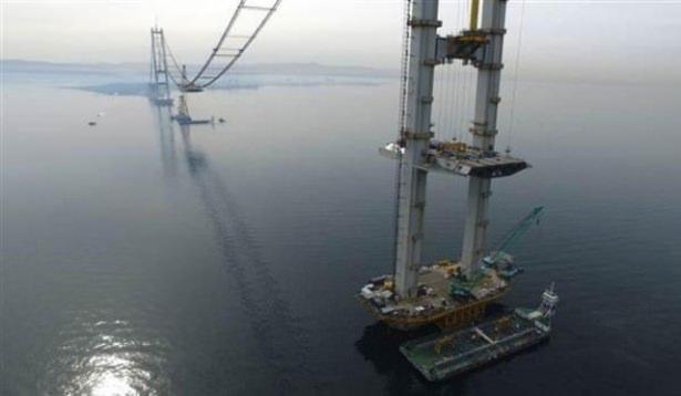 <p>Körfez köprüsünde ilk 275 metre tamamlandı.</p>
<p> </p>