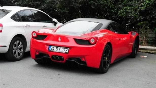 <p>Golcü oyuncu Burak Yılmaz, Ferrari 458 Italia tercih ediyor.</p>
<p> </p>