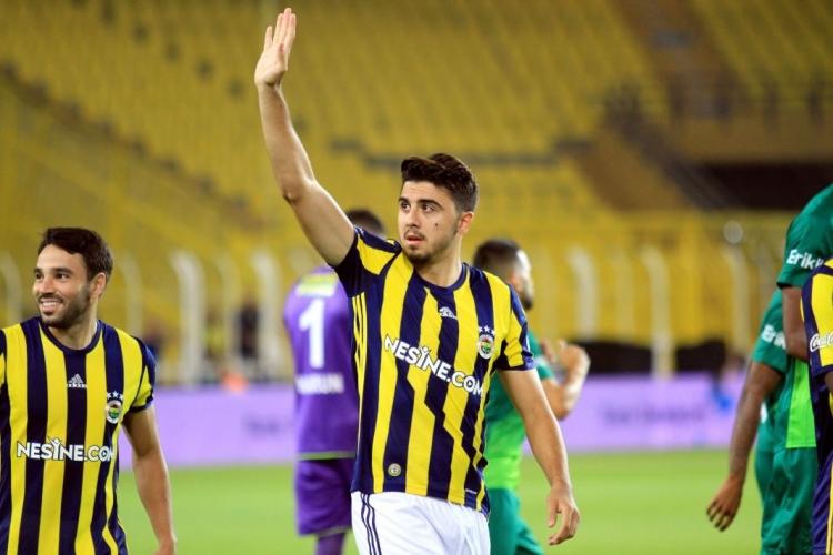 <p>Ozan Tufan’ı da yetersiz bulan Advocaat, orta göbeği çoğunlukla Mehmet Topal-Josef de Souza ikilisine teslim edecek.</p>
