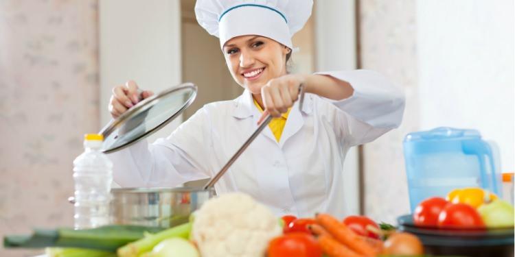 <p><strong>Ev kadınlarının mutfak işlerine kolaylık sağlayacak pratik bilgileri sizler için derledik. İşte o bilgiler...</strong></p>
