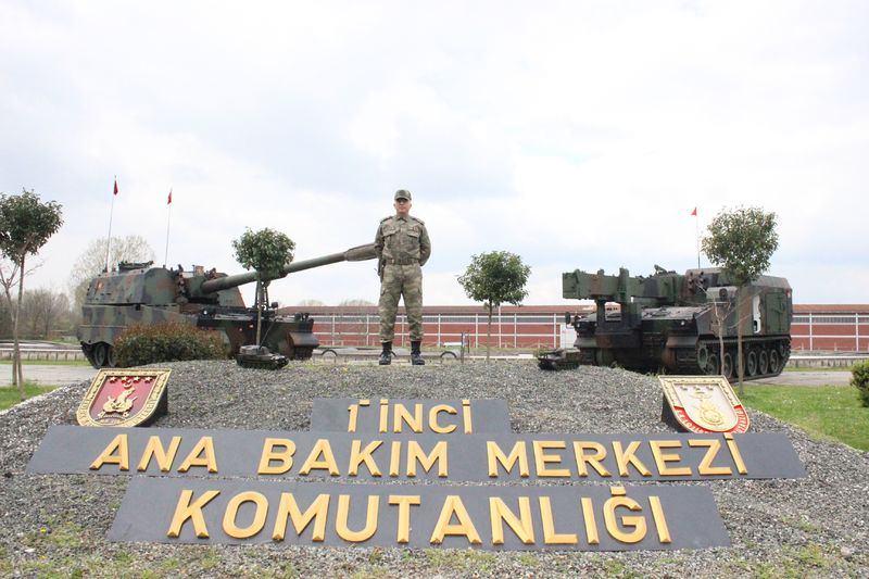 <p><strong>MODERN ‘SEYİT ONBAŞI’</strong><br />
 </p>

<p>Türk Silahlı Kuvvetleri bünyesindeki özel olarak eğitilmiş kalite kontrol personeli tarafından test edilen ve ‘Modern Seyit Onbaşı’ olarak adlandırılan Poyraz Mühimmat Aracı, tüm aşamaları başarıyla geçmesinin ardından merkezde bulunan dünya standartlarındaki pistte test ediliyor. </p>
