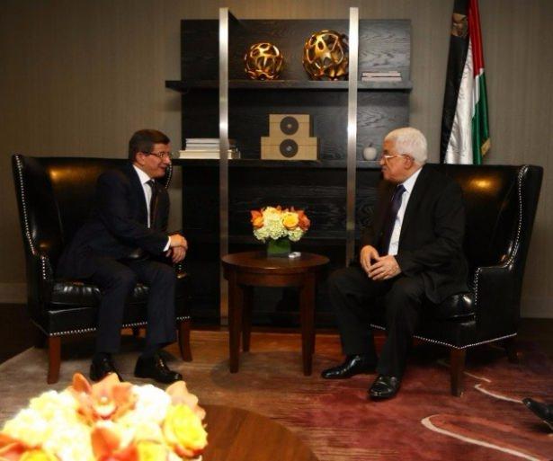 <p>Başbakan Ahmet Davutoğlu, BM Genel Kurulu Genel Görüşmeleri'ne katılmak üzere bulunduğu New York'ta, Filistin Devlet Başkanı Mahmud Abbas ile bir araya geldi.</p>
<p> </p>
