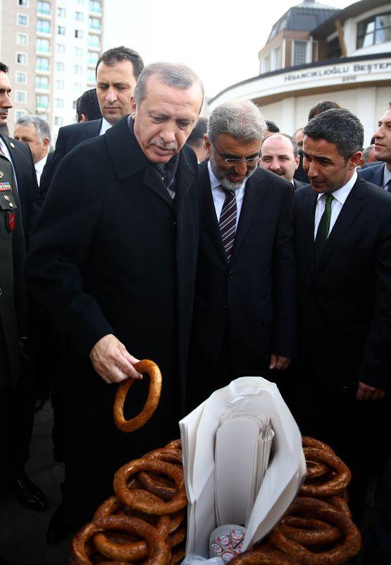 <p>Cumhurbaşkanı Recep Tayyip Erdoğan, cuma namazını Beştepe Hisarcıklıoğlu Camisi'nde kıldı. </p>