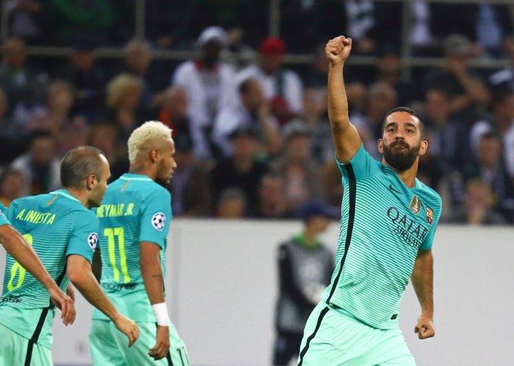 <p>Barcelona, Almanya deplasmanından kritik bir 3 puanla dönerken, geceye Arda Turan'ın yaptığı hareket damga vurdu.</p>
