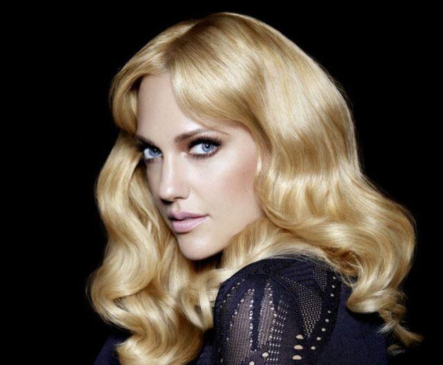 <p><strong>Meryem Uzerli</strong></p>
