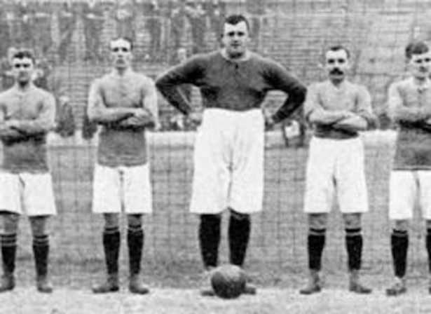 <p>İngiltere'de bir dönem kalecilik yapan Willie Hanry Foulke tam 141 kiloydu.</p>