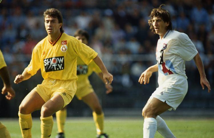<p>Türkiye 1. Ligi'nde Trabzonspor ile Galatasaray, Avni Aker Stadı'nda karşı karşıya geldi. Mücadeleyi Galatasaray 2-1 kazandı. 1993</p>