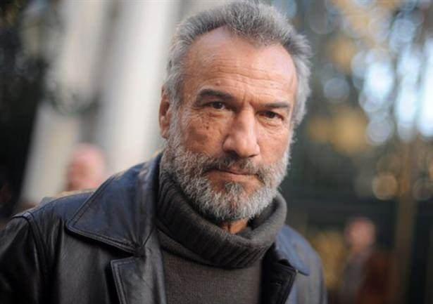 <p>METİN KURT</p>
<p>"Futbol arsada güzeldir, borsada değil."</p>