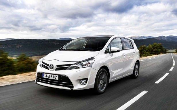 <p>Toyota</p>
<p> </p>
<p>Mart ayı boyunca süren kampanyada, dünyanın en çok tercih edilen otomobili 2016 model yılı Corolla 900 TL taksitle 56 bin 900 TL’den, Yeni Auris 700 TL taksitle 53 bin 900 TL’den başlayan fiyatlarıyla Mart ayı kampanyasındaki yerini alıyor. Bunun yanında Yeni Hilux 79 bin 900 TL’den başlayan fiyatıyla showroomlarda yerini alıyor. Yaris ve Yaris Hybrid’in üst donamınlarında sunulan çift renkli ve çekici “X-Trend” versiyonuna ise 1.200 TL fark ile sahip olunabiliyor.</p>