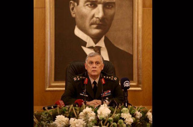 <p>16 Temmuz sabahı da kameraların karşısına “darbe karşıtı modern komutan” imajıyla çıktı. Başarısının Dündar’ı önce kuvvet komutanlığına, ardından Genelkurmay Başkanlı- ğı’na taşıyabileceği konuşuluyor. </p>
<p> </p>