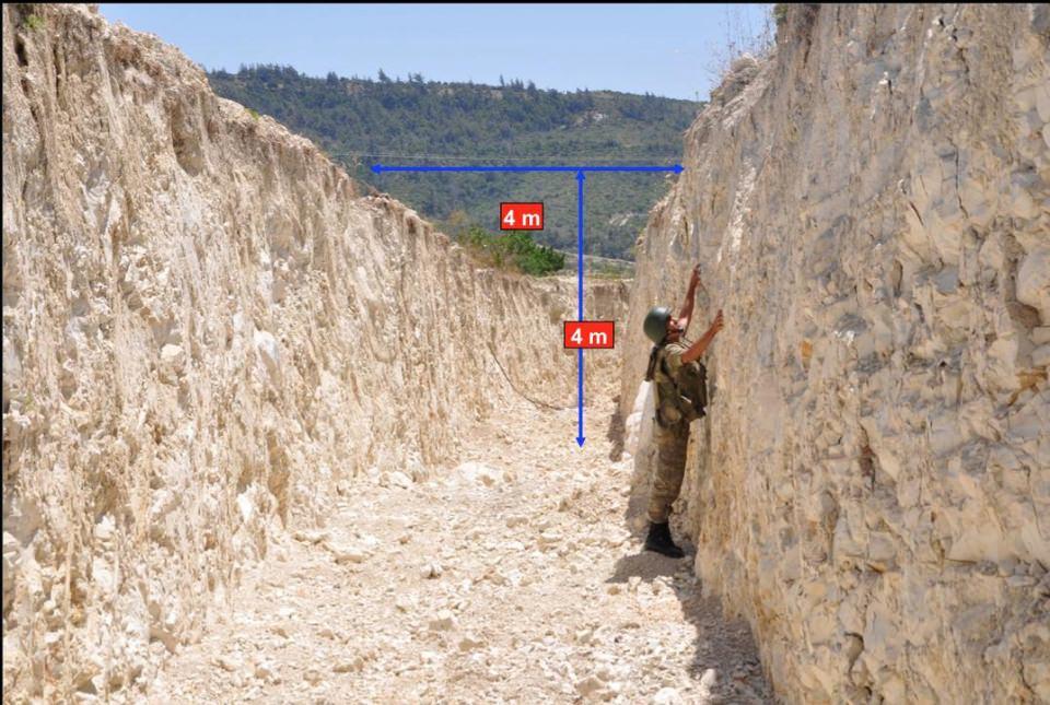 <p>Sınırın yüzde 72’sine karşılık gelen 657 kilometresindeyse mayın döşeli durumda. Sınır Fiziki Güvenlik Sistemi Projesi kapsamında, 2012 yılından bu yana, yasadışı geçişlerin gerçekleşebileceği bölgelere öncelik verilerek 23 kilometre modüler beton duvar, 108 kilometre kafes teli, 80 kilometre toprak set inşa edildi ve 386 kilometre hendek kazıldı.</p>
<p> </p>
