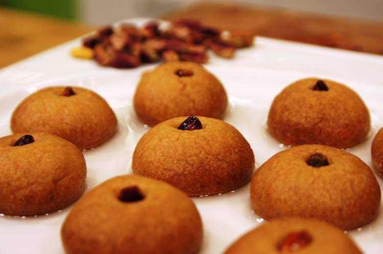 <p>1 tane şekerpare - 250 kcal - </p>