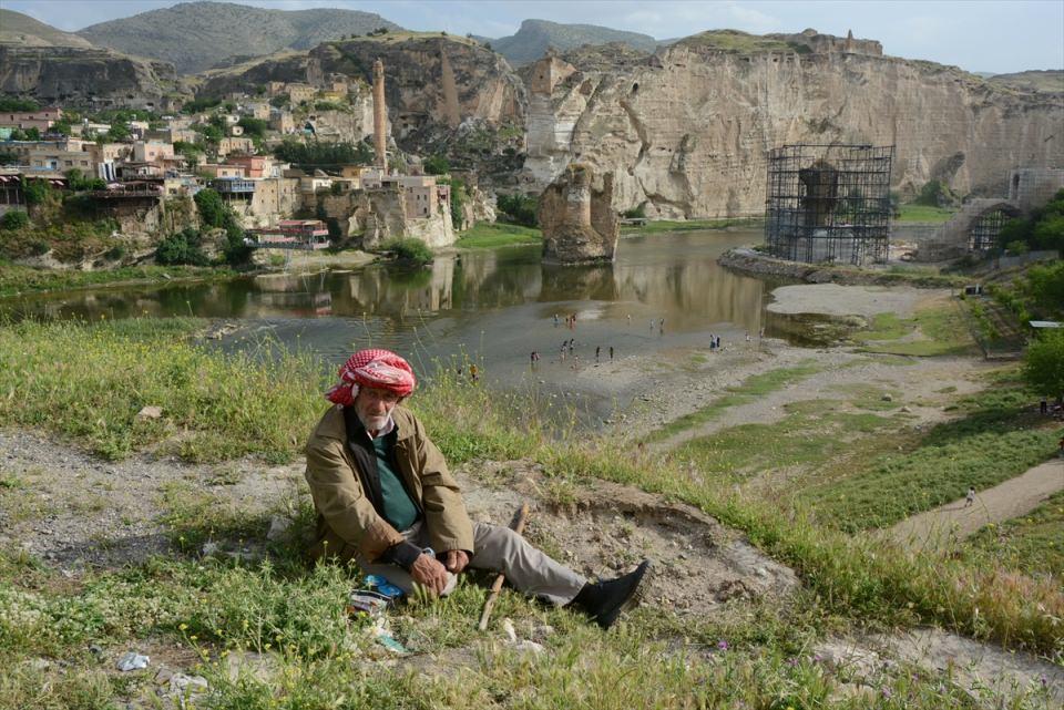 <p>Hasankeyf Kaymakamı Faruk Bülent Baygüven, AA muhabirine yaptığı açıklamada, Zeynel Bey Türbesi'nin taşınmasına ilişkin ihale sürecinin tamamlandığını bildirdi.</p>

<p> </p>
