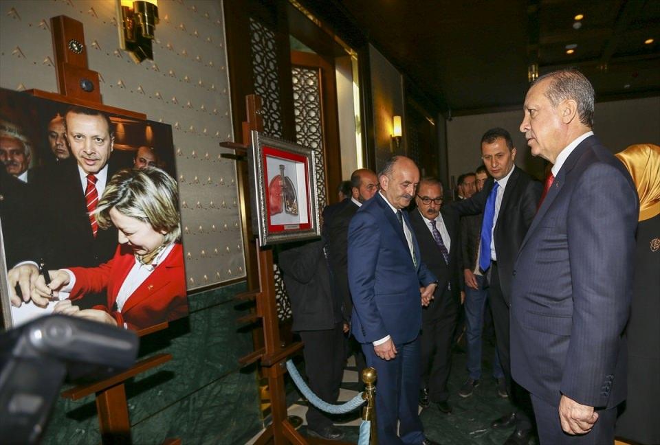 <p>Cumhurbaşkanı Recep Tayyip Erdoğan, 9 Şubat Dünya Sigarayı Bırakma Günü dolayısıyla Cumhurbaşkanlığı Külliyesi'nde bir resepsiyon verdi. </p>
