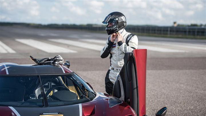 <p>Bugatti'nin Chiron modeli ile Eylül ayında kırdığı rekorunu Koenigsegg elinden aldı. 41.92 saniyelik 0-400 kilometre hız rekorunu, Agera RS otomobili ile 5.5 saniye azaltarak 36.44 saniyede kırdı. </p>

<p> </p>
