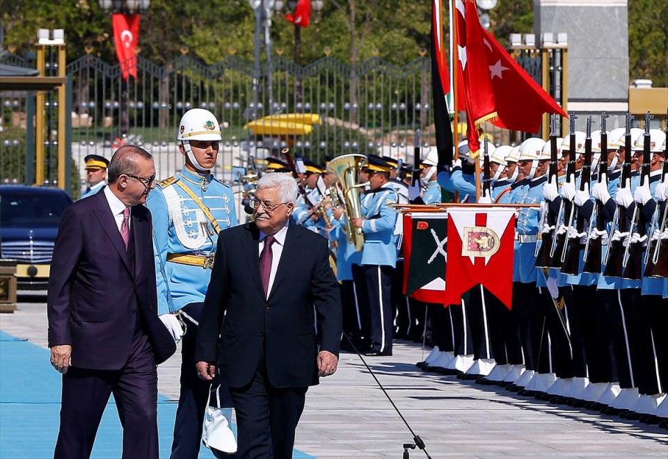 <p>Erdoğan ve Abbas, törenin ardından baş başa gerçekleştirecekleri görüşmeye geçti. </p>
<p> </p>