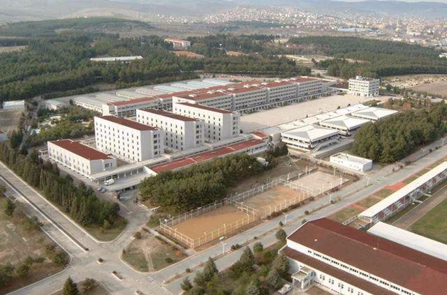 <p>Başbakan Binali Yıldırım da “Onlara da süreç içinde bakacağız. Uygun bir planlama dahilinde bunların taşınması konusunu da değerlendireceğiz” demişti.</p>
