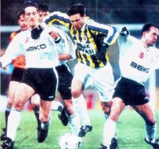 <p>“Derbi tarihinin en erken golü Boliç’ten” 10 Mart 1996'da İnönü Stadı'nda buz gibi bir hava. Daha 15. saniyede Fenerbahçe Boliç’le öne geçiyor. Maçı da 2-1 kazanan Sarı-Kanaryalar şampiyon bitirdikleri sezonda en önemli 3 puanı İnönü’den alıyor.</p>
