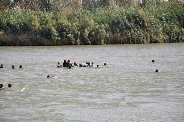 <p>Irak'ta ordunun IŞİD'den almak için kuşattığı Felluce'de rehin kalan yüzlerce sivil, ölümü göze alarak Fırat Nehri'ni geçti.</p>

<p> </p>
