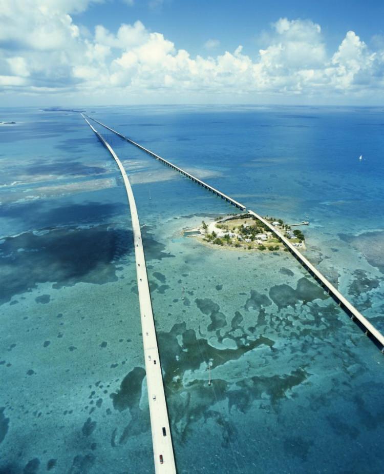 <p> 11,3 km uzunluğundaki Seven Mile köprüsü Florida’da bulunuyor.</p>

<p> </p>
