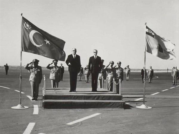 <p>Cumhurbaşkanı Cevdet Sunay'ın 2-7 Ekim 1966 tarihleri arasında İran'ı ziyareti</p>

<p> </p>
