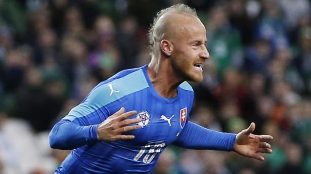 <p><strong>Pereira'dan Stoch'a veto</strong></p>

<p>UEFA ile yapılan başa-baş anlaşması sonucu Kanarya transferde ayağını yorganına göre uzatmak zorunda.</p>

<p><strong>PEREİRA İKİSİNİ DE İSTEMİYOR</strong></p>

<p>Bu sebeple yönetim, Pereira'dan Miroslav Stoch ve Emenike'yi değerlendirmesini istedi. Ancak Portekizli hocanın Emenike'yi hiç düşünmediği, Stoch'a da "yetersiz" raporu verdiği ortaya çıktı.</p>

