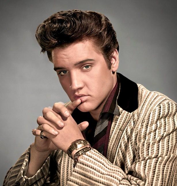 <p>Rock'n Roll'un kralı olarak tanınan Elvis Presley lise yıllarından beri saçlarını koyu renge boyuyordu; ama aslında sarışındı.</p>