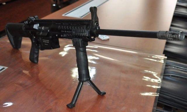 <p>Plastik şarjörü, teleskopik ayarlanabilir dipçiği mevcut. 400 metre etkili menzile sahip. Atış kabiliyeti yüksek, hafif, etkili bir piyade tüfeğidir. Özellikle meskun mahal çatışmalarında, komando birliklerinde kullanılabilecek etkili modern bir piyade tüfeğidir."</p>
