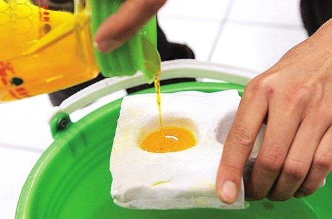 <p>Eğer yumurtanızın sarısını çevreleyen beyaz zar yoksa veya kırıdılığı zaman sarısı hızla beyaza karışıyorsa yumurtanızın sahte olma olasılığı çok yüksek.</p>