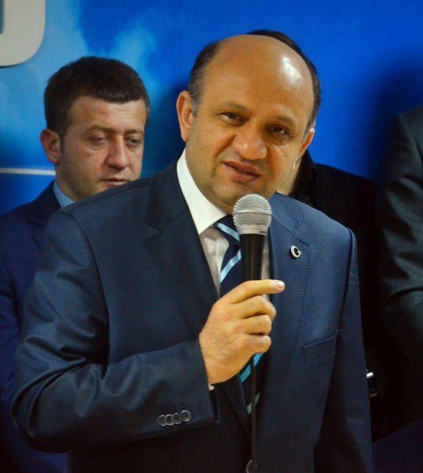 <p>Fikri Işık</p>
<p>13 Eylül 1965<br />
<br />
51 yaşında.</p>