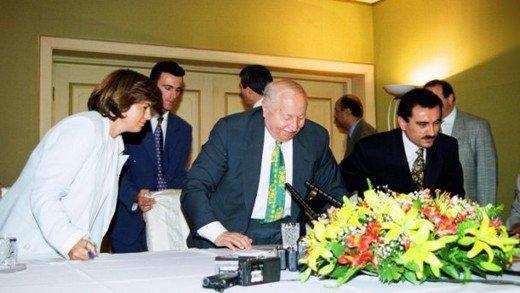 <p>Doğru Yol Partisi’nden art arda istifalar gelirken Başbakan Mesut Yılmaz oldu.</p>

<p> </p>
