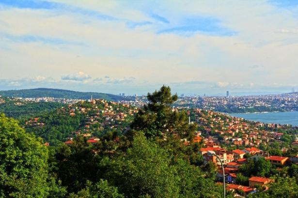 <p>Motropole yeşil ve mavinin içerisinden bir pencere açan bu tepeyi Erhan İdiz’in objektifinden sizlerle paylaşıyoruz.</p>
