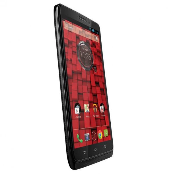 <p>Motorola Droid Ultra</p>

<p>ABD merkezli mobil operatörü Verizon Wireless'a özel Motorola Droid<br />
Ultra, sadece 7.18 milimetre kalınlığında, 5 inç'lik (HD ekran) bir<br />
telefon. Motorola'nın güçlü X8 çipi, çift çekirdekli işlemciden, dört<br />
çekirdekli GPU'dan ve çift düşük güç tüketimli işlemciden oluşuyor.<br />
Droid Ultra'nın arka yüzünü Motorola'nın sıkça kullandığı Kevlar maddesi<br />
koruyor.</p>
