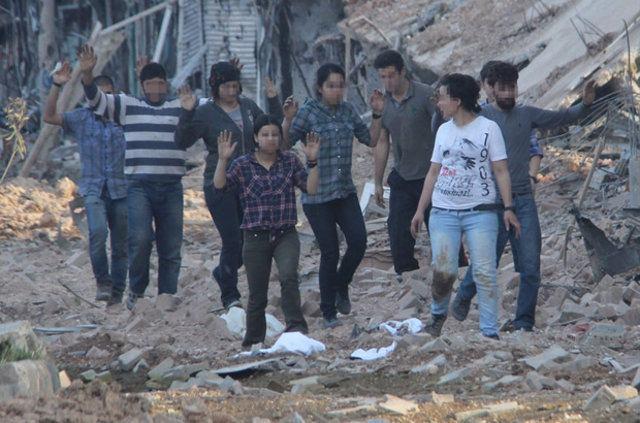<p>Mardin'in Nusaybin İlçesi'nde devam eden operasyonlar sırasında 25 PKK'lı terörist güvenlik güçlerine teslim oldu. </p>