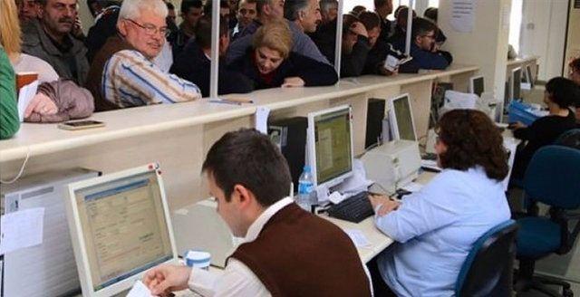 <p>38 YILDA 5 YIL UZADI</p>

<p>2015 yılında yaşamını yitiren emeklilerin ortalama yaşı ile beklentiler arasında büyük fark bulunuyor. 2015’teki rakamlar itibarıyla TRHA-2010 ile fark erkeklerde 7 yıl, kadınlarda 13 yıl. TÜİK’in tahminlerine göre fark ise erkeklerde 5.3 yıl, kadınlarda da 9.7 yıl oldu. </p>
