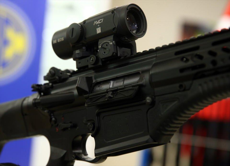 <p>Türk mühendislerince tasarımı ve üretimi yapılan Milli Piyade Tüfeği (MPT-76) Projesi'nin yapım aşamasında üretilen 200 silah, birliklere test amaçlı verildi. </p>